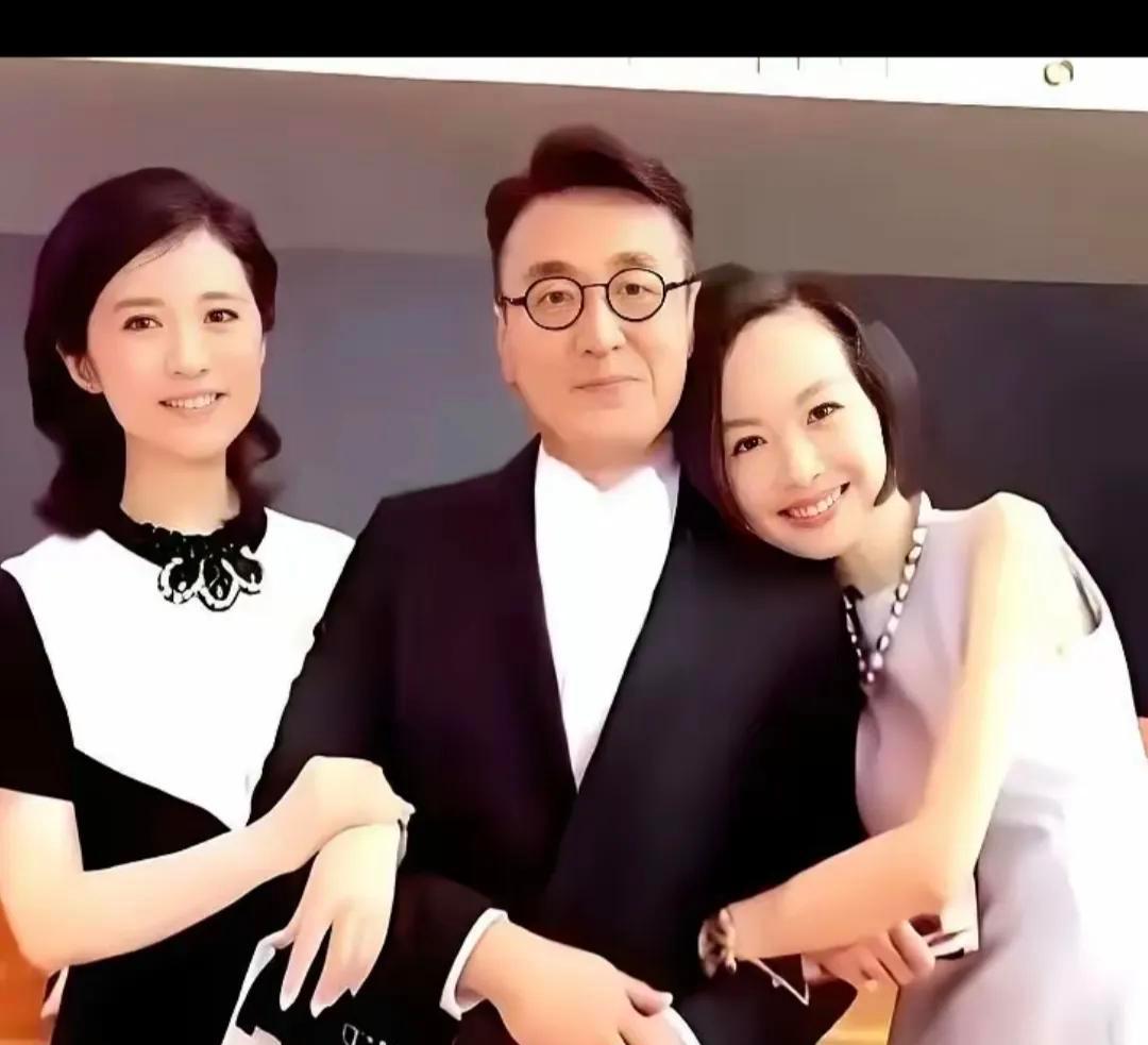 “一个人干不过一个公司。
”
窦文涛偏不信。
2023年，他把工作室升级成“文涛