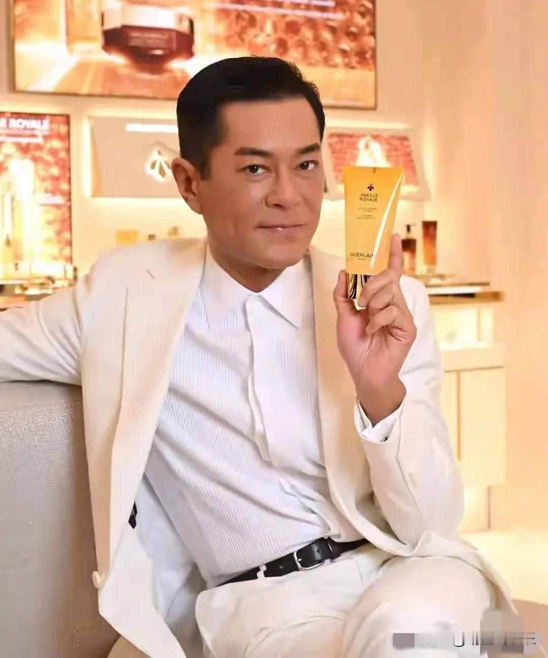 古仔的颜值回春了？
脸看起来比之前自然不少，
看着不再是怪异的三星堆脸，
看来古