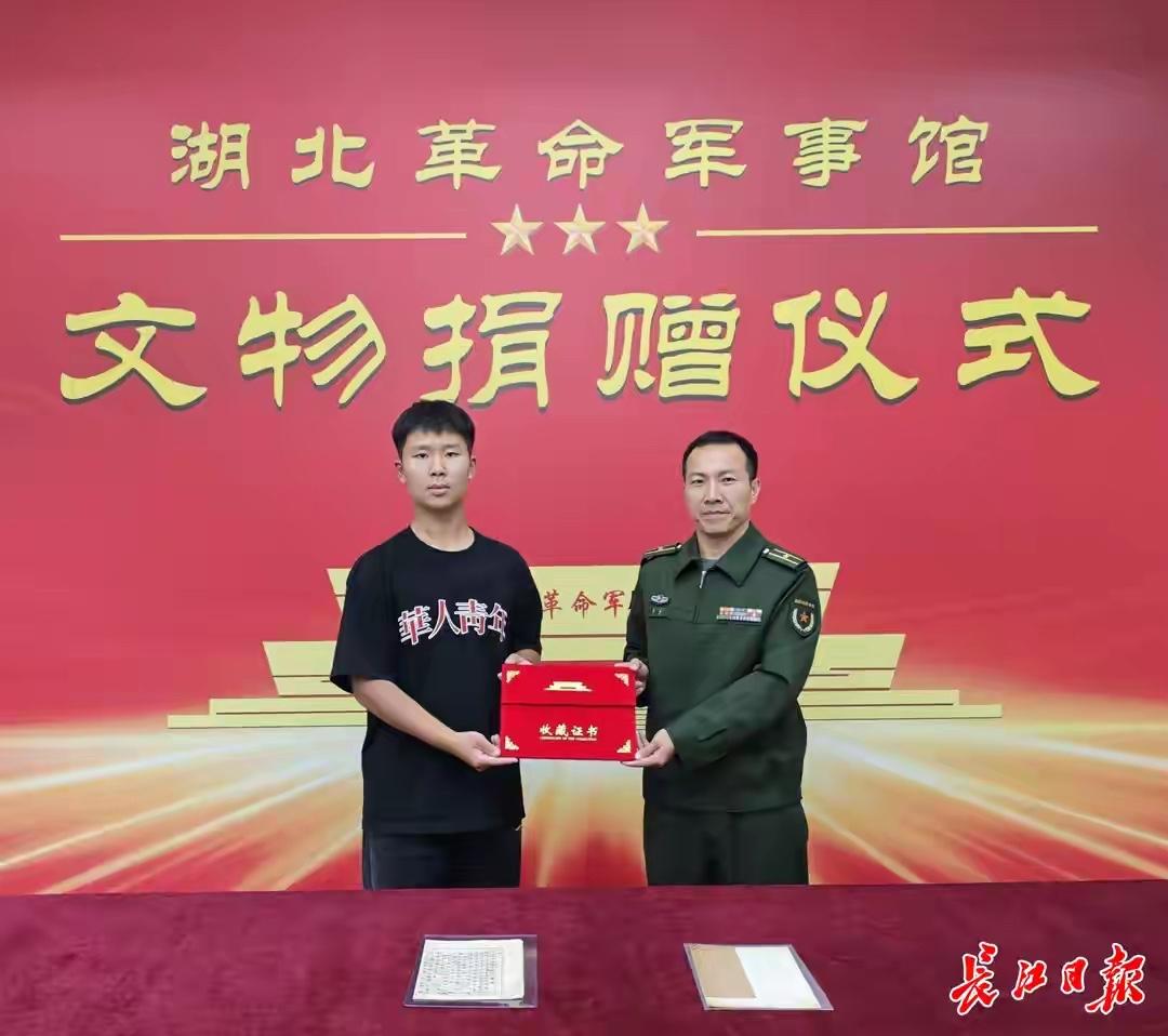 15岁少年把日军罪证捐给纪念馆，收到的私信是“我会中医，看你面相，你有胃癌晚期症