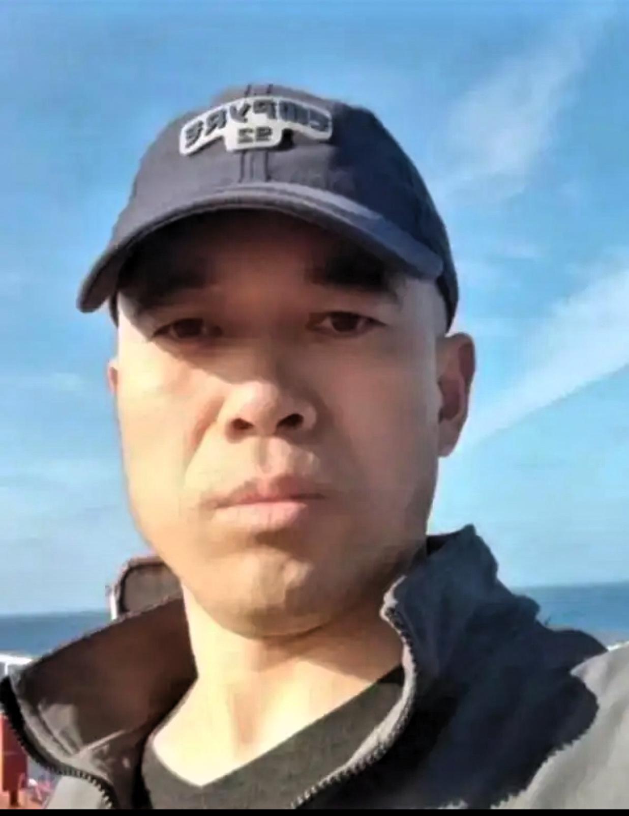 49岁船员神秘失踪，人掉在海里是百分之百，身为8年海龄的他，应该具备在海上航行的