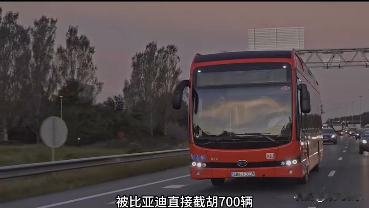德铁要买700辆电动巴士，比亚迪成功拿下。德国工会有意见了，说这“不爱国”，要求