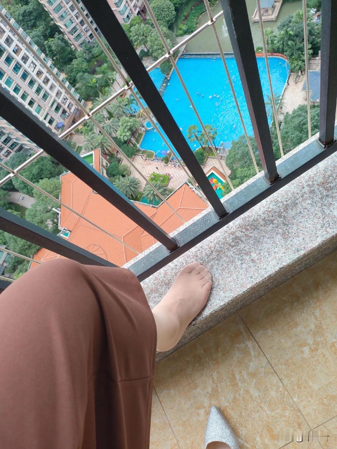 分享你随手拍的风景我最喜欢我家的小区了，绿化环境优美[奸笑]