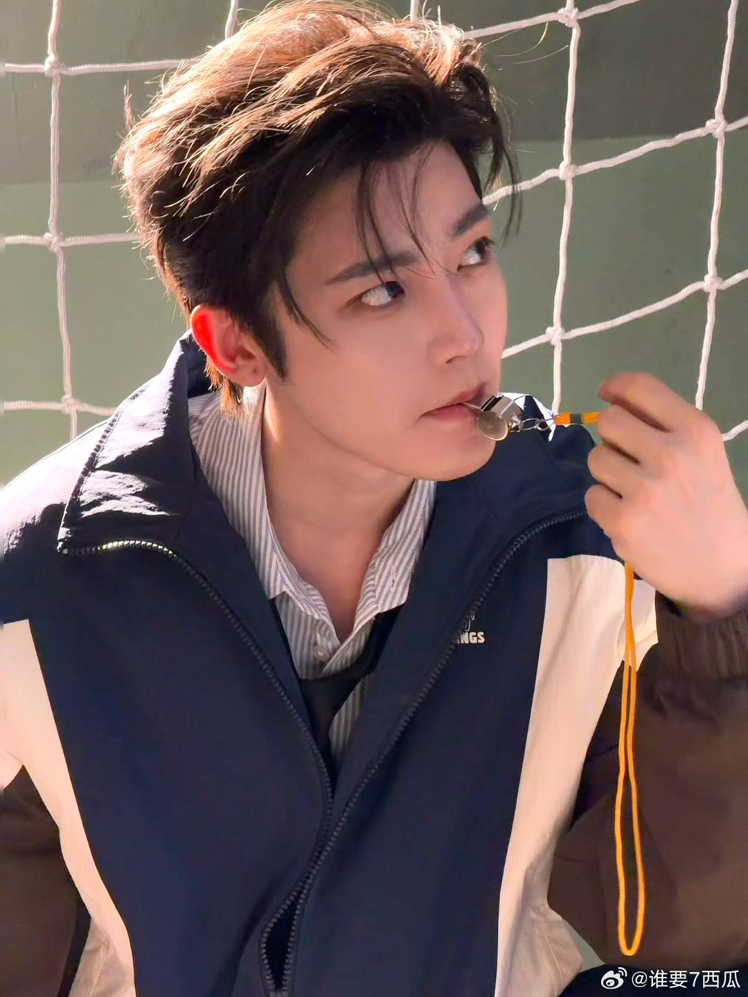 侯明昊 侯明昊的帅就像一首激昂的交响乐，充满了力量和激情。他在舞台上的表现总是那