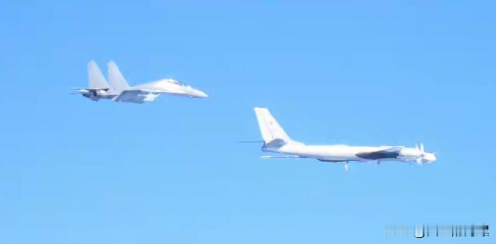 中俄协作，珠联璧合！近日，中俄两国空军在东海、太平洋西部空域，组织联合战略巡航。
