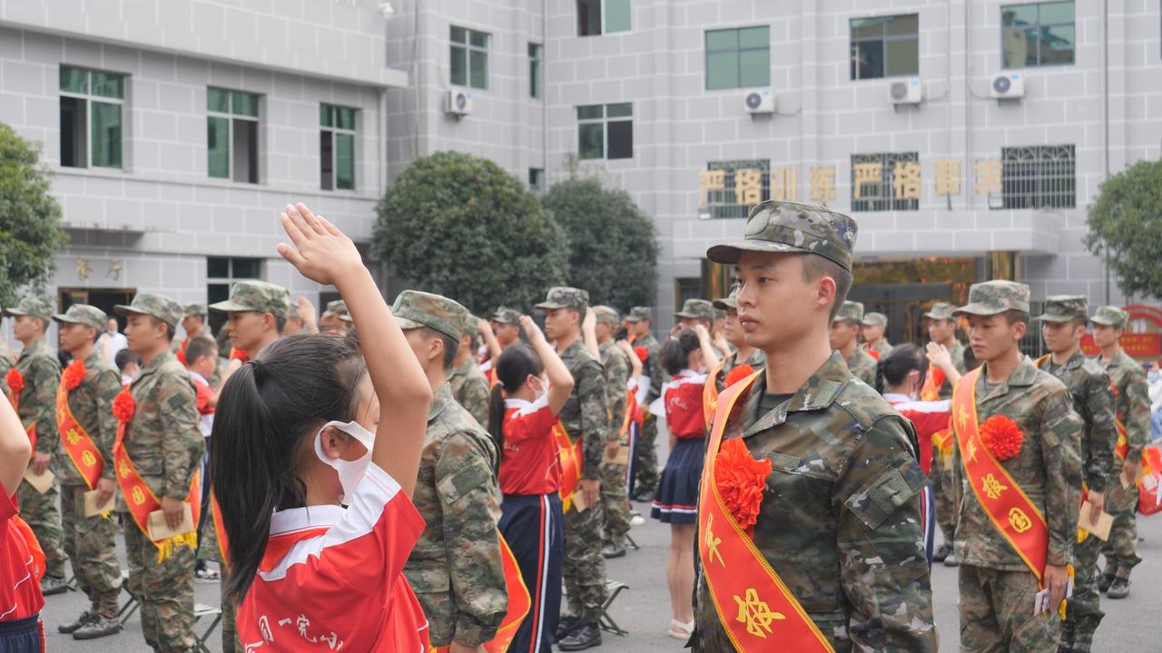 兵役登记与参军入伍是两回事！那个火红的年代，大家都积极涌跃报名参军，层层筛选，一