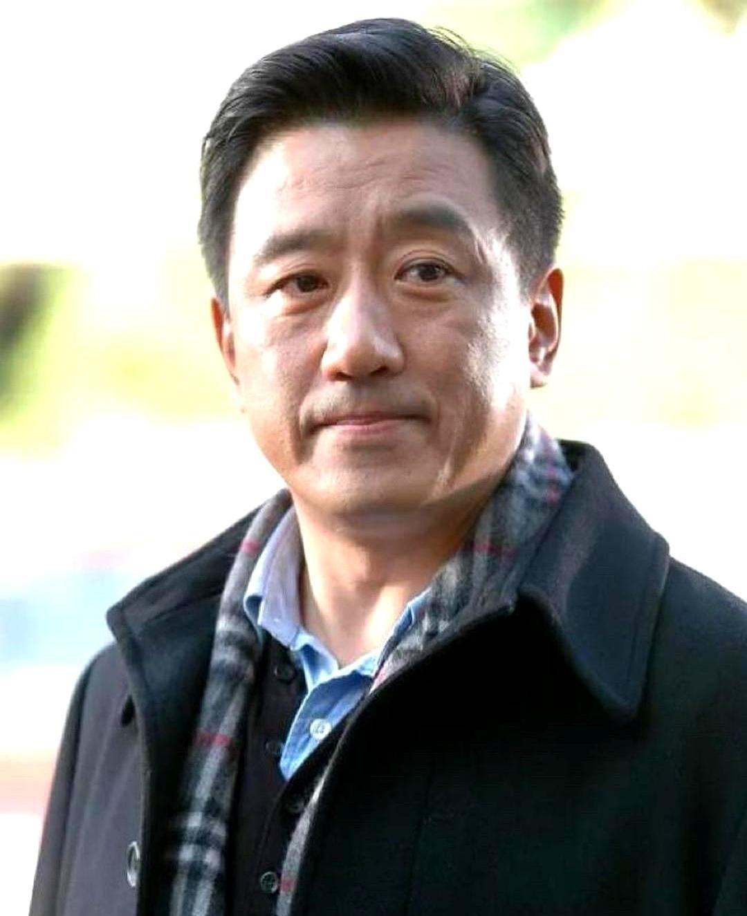 张嘉译半夜给丁勇岱发微信，就为问一件事：《人世间》第二部，到底什么时候拍？
 