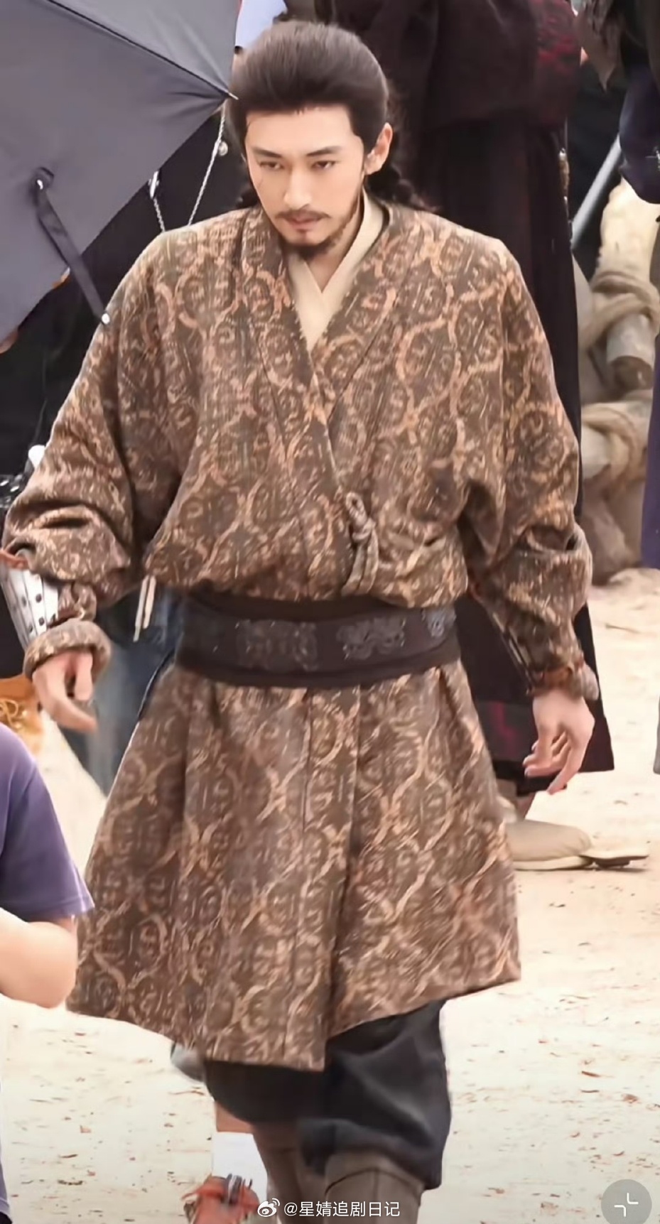 刘学义《江山大同》生图路透，男主造型好狂野！王的气场，非常霸气。非常还原了还可以