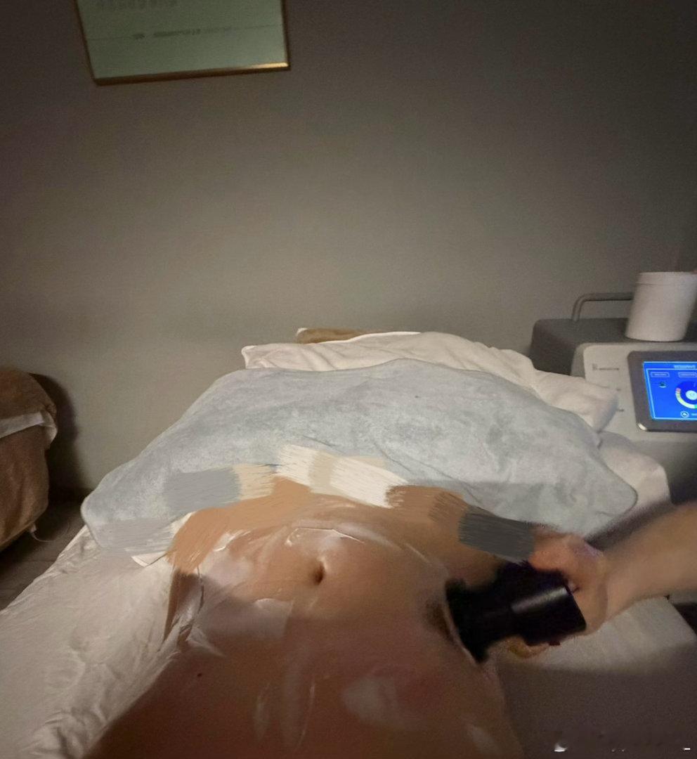 昨天做理疗 理疗师让我不要熬夜不要喝冰的了说我寒气太严重了 肝胆还堵 说如果寒气