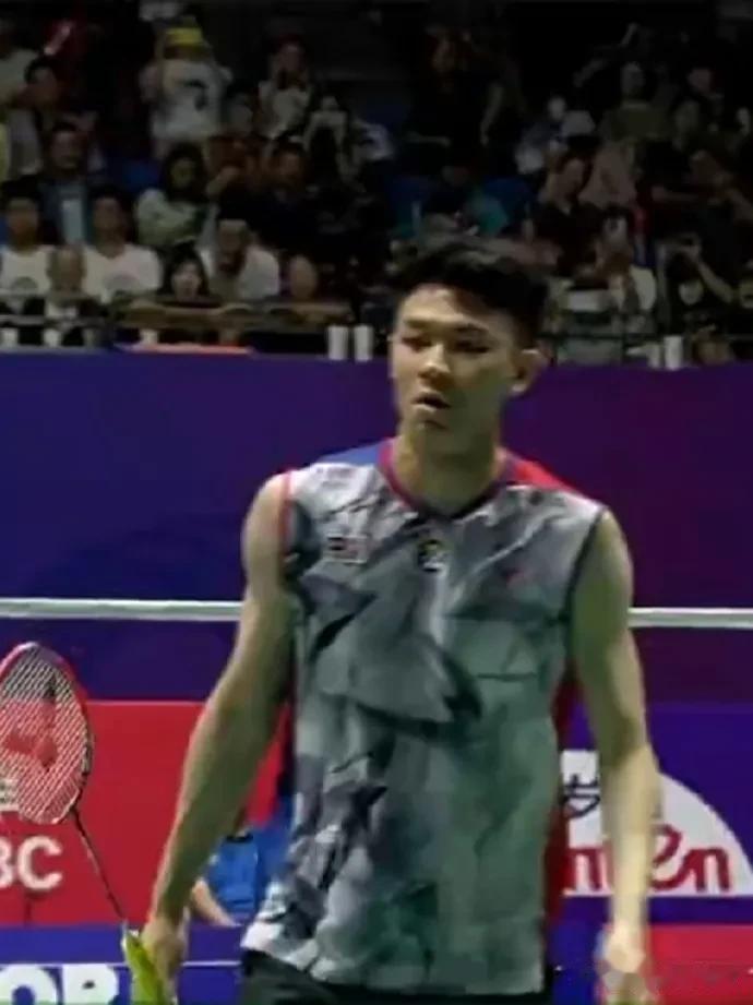  
     李梓嘉24－26，21－12，11－21不敌奈良岗功大，止步首轮。