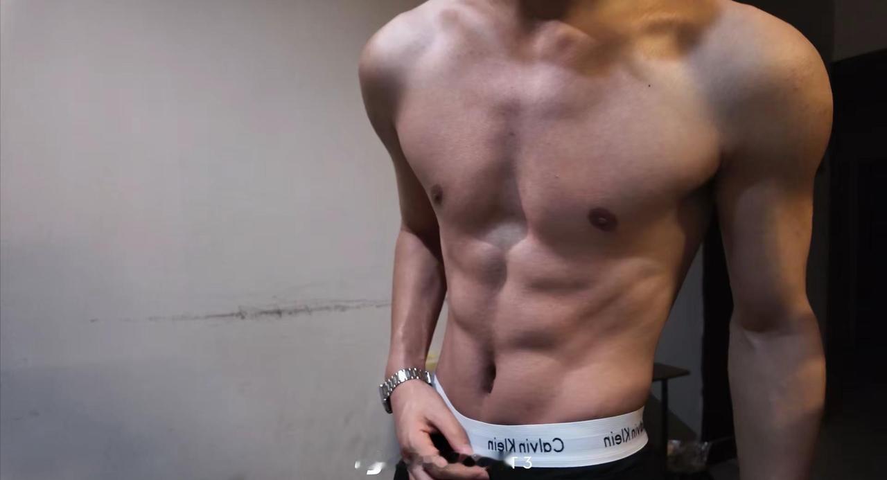 做好你的旁观者 我的世界还轮不到你来指点腹肌 青音