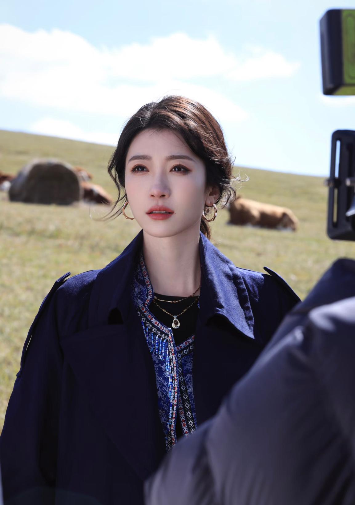 王格格，
原本以为她仅仅是个短剧演员，
着实没有想到，她竟然还有另一个身份，她还