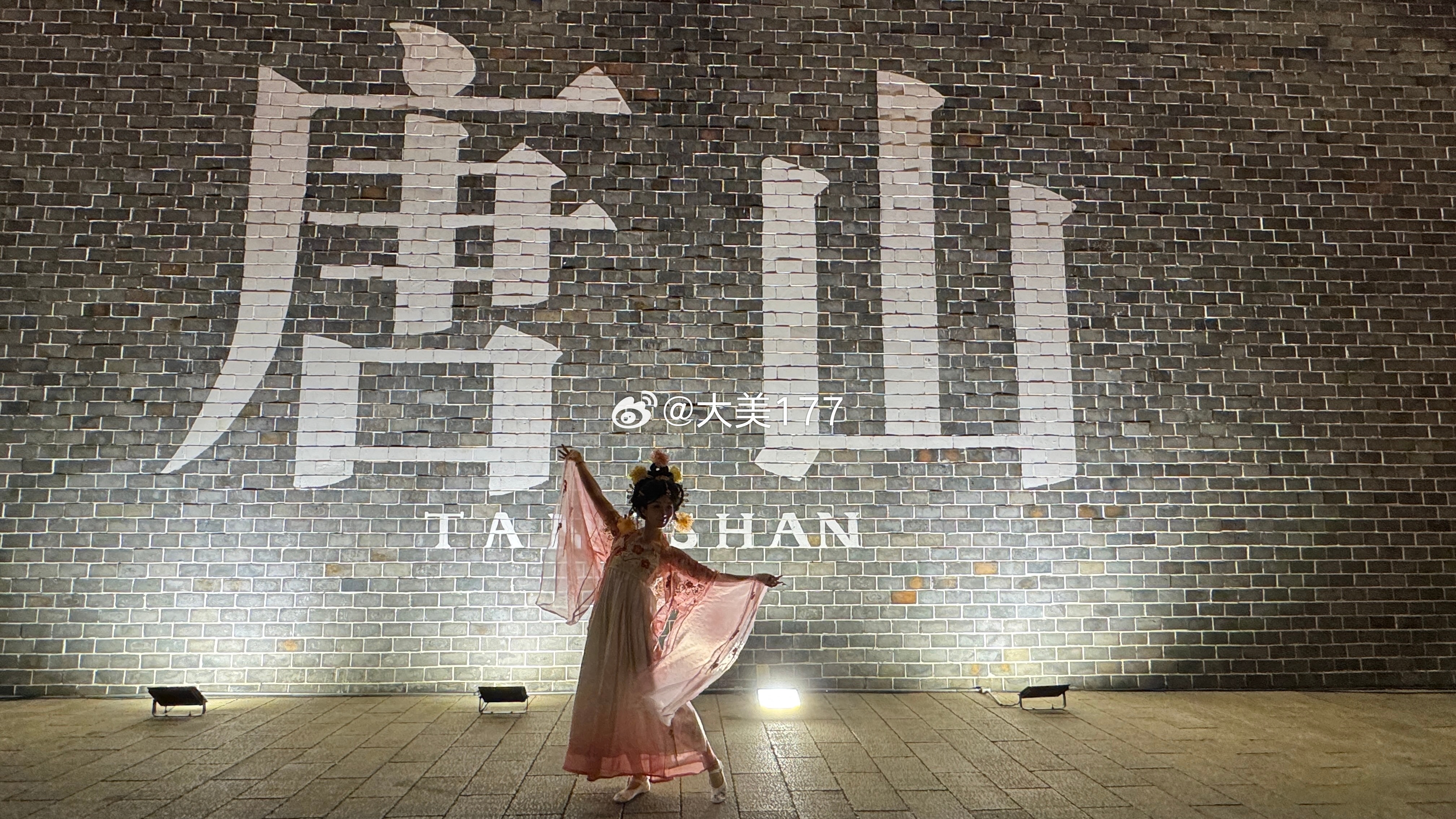 感觉唐山最值得看的就是这个河头老街了，整体设计、表演、互动和小吃都很用心，花19