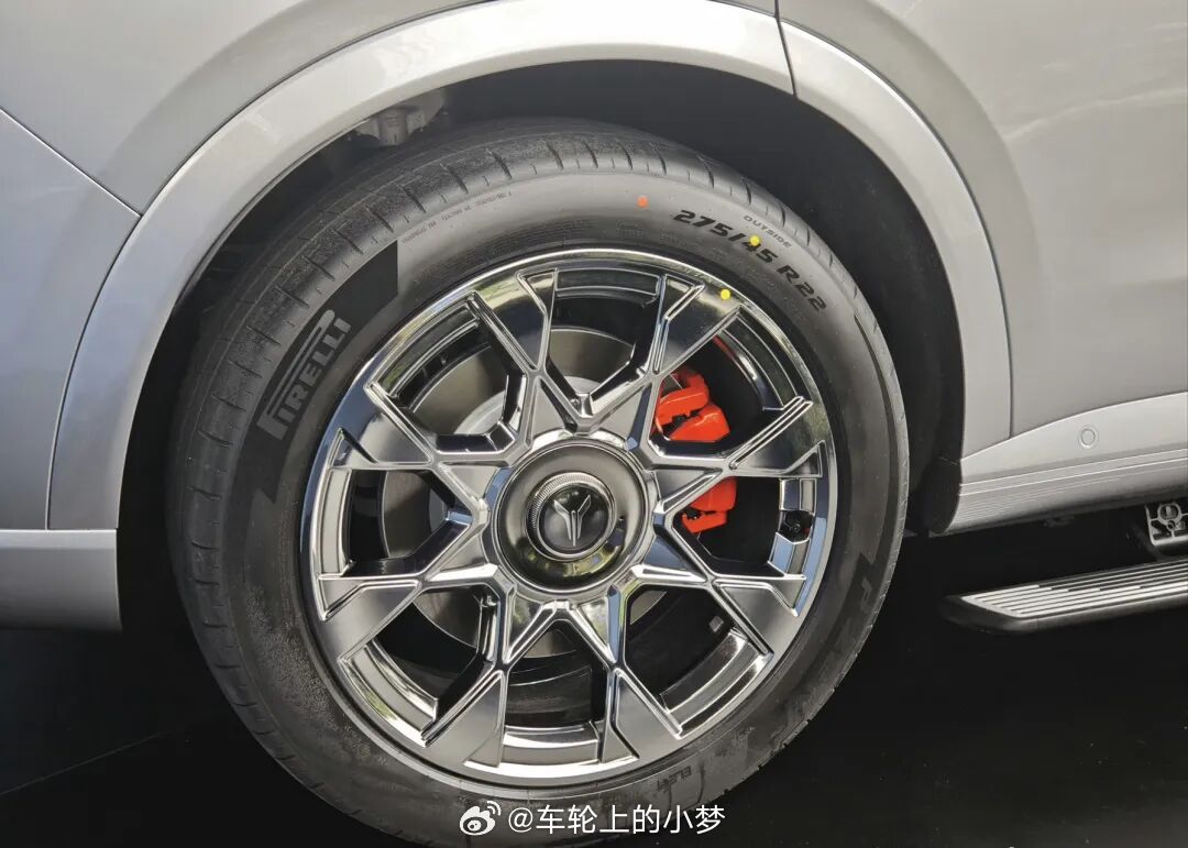 岚图这回可真有看头！邵明峰称泰山X8拔高了大五座标杆 今天（3月19日）它正式在