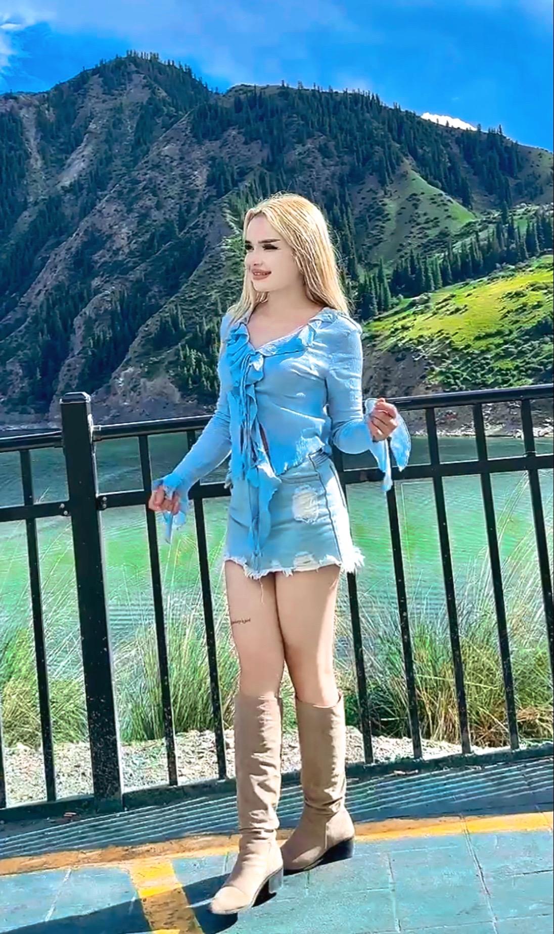 بىراۋنى  قولدىن  بىرىپ  قويۇپ  سىغى...