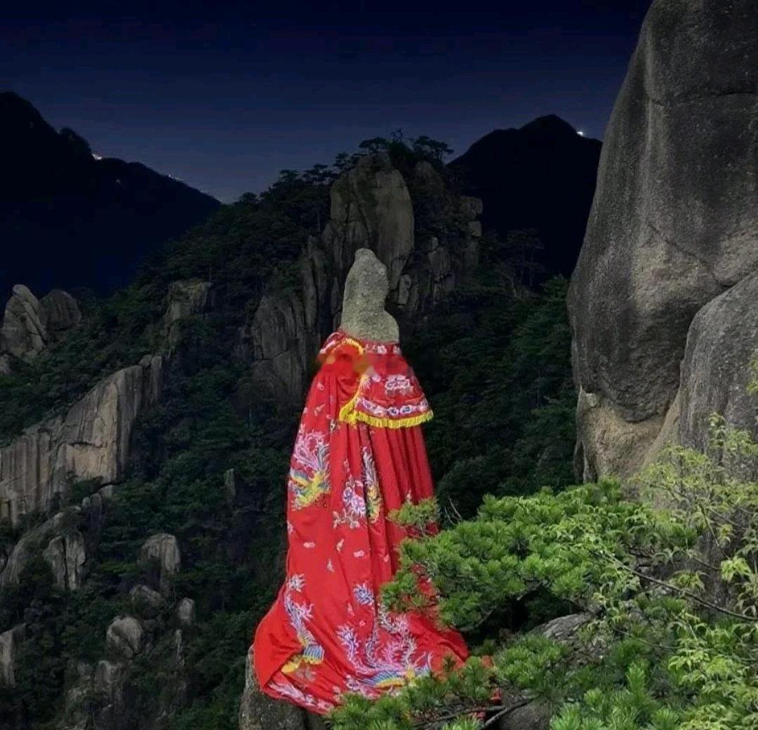 晚上看见有点吓人啊 