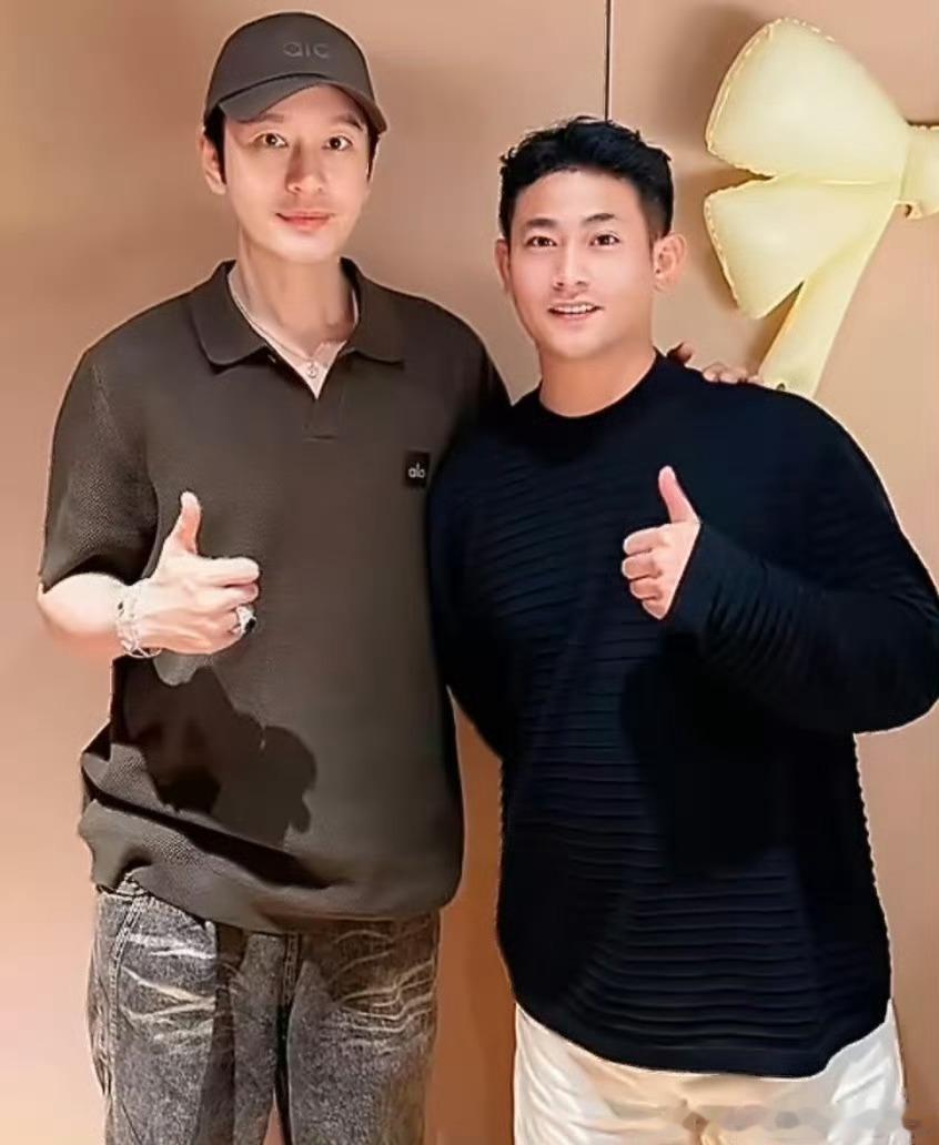 吴迪黄晓明同框真的好瘦呀 都快瘦脱相了再怎么样也要多吃点对身体好 