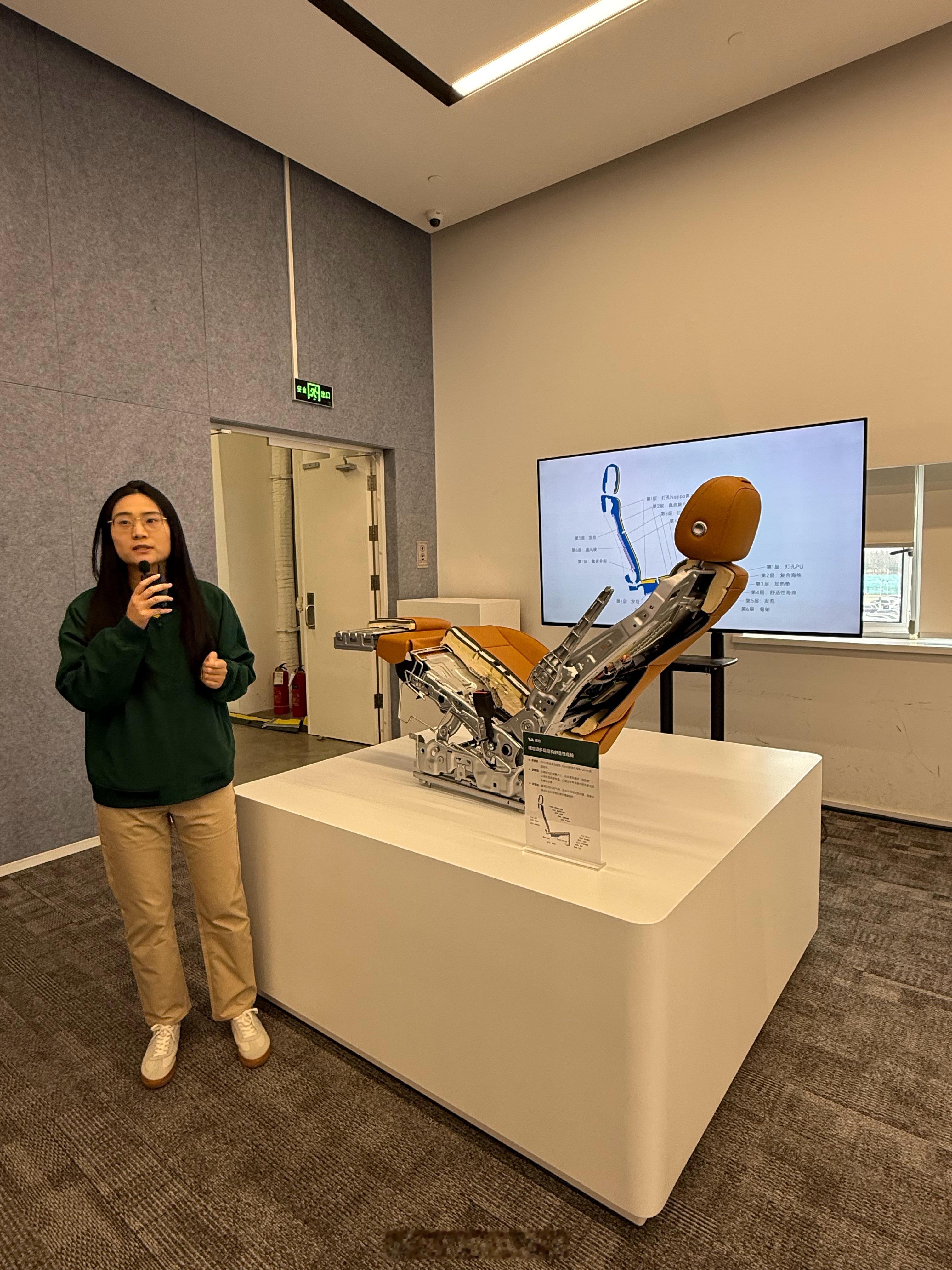 理想 i8 为什么坐起来那么舒服？答案揭晓了。理想材料研发成果大盘点新能源汽车3