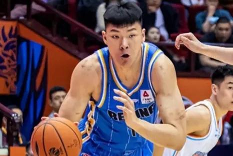 北京首钢内线球员范子铭免除体测！

来自北京首钢队的年轻内线球员范子铭，近日球队
