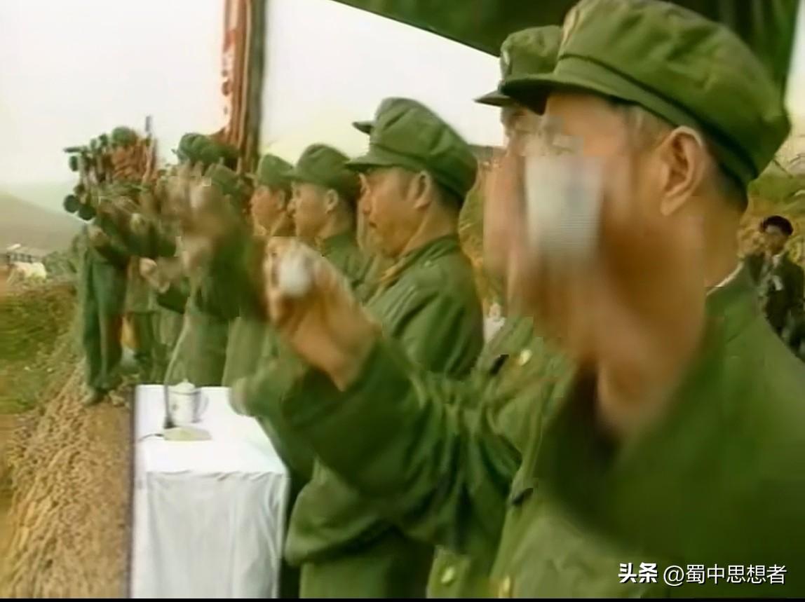 1986年，真没想到，四川川南的农村那时电视还很罕见，却破天荒地有了对越老山作战