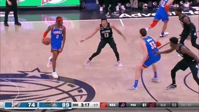 亚历山大的节奏配合精准的中距离投篮真是现役后卫中最难防守的。