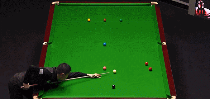 这杆太脆了！丁俊晖超分压力红球果断翻袋响袋打进，拿下第三局