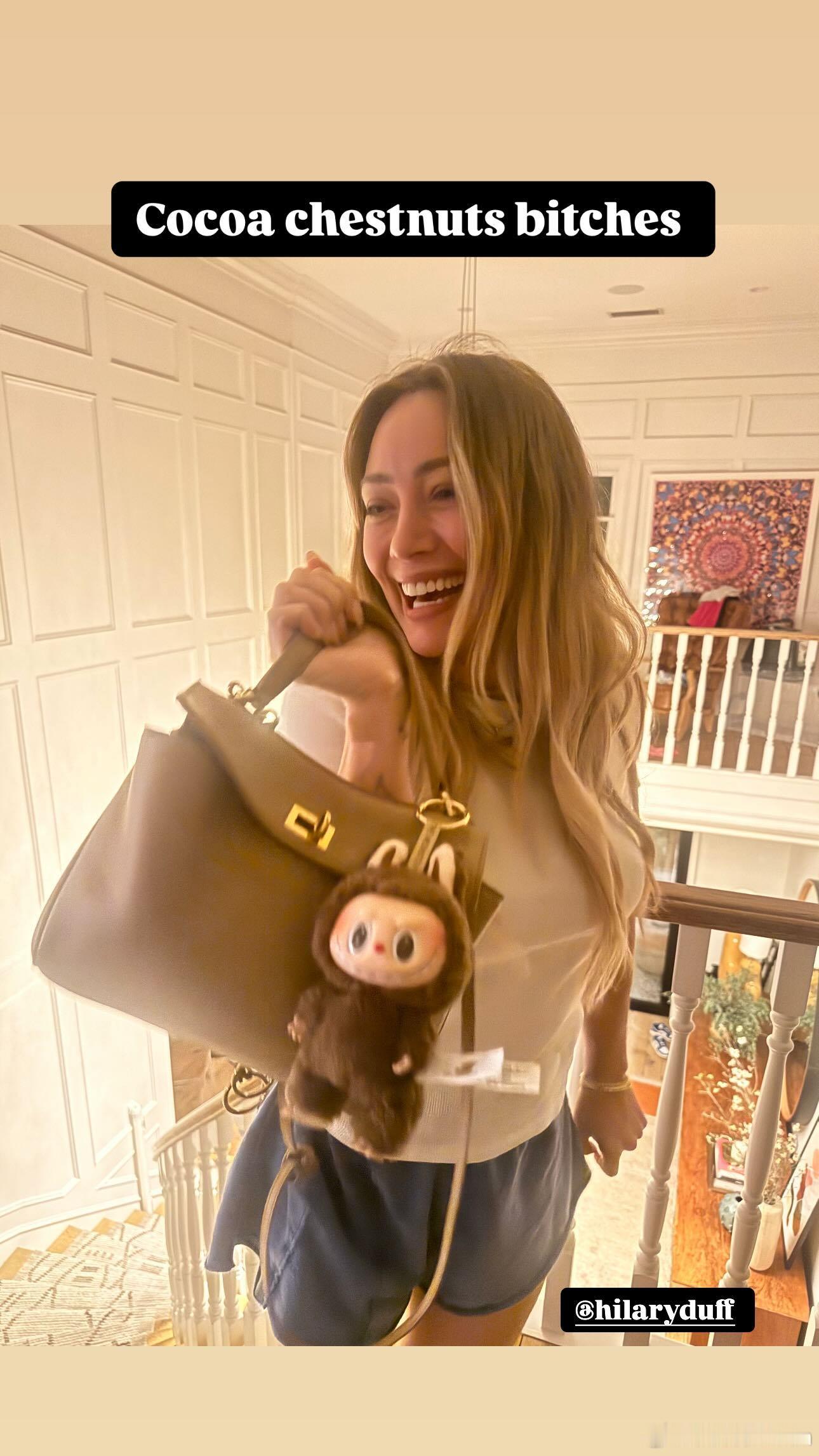 hilary duff希拉里达芙新分享，也拥有泡泡玛特了 ​​​