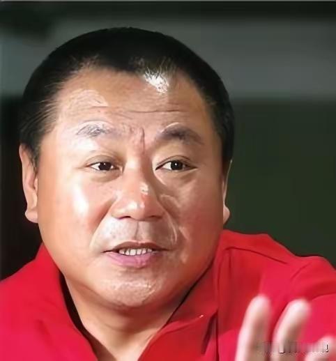 1988年，范伟在母亲的逼促下，和一名护士相亲，谁知，对方不仅不说话，连筷子都不