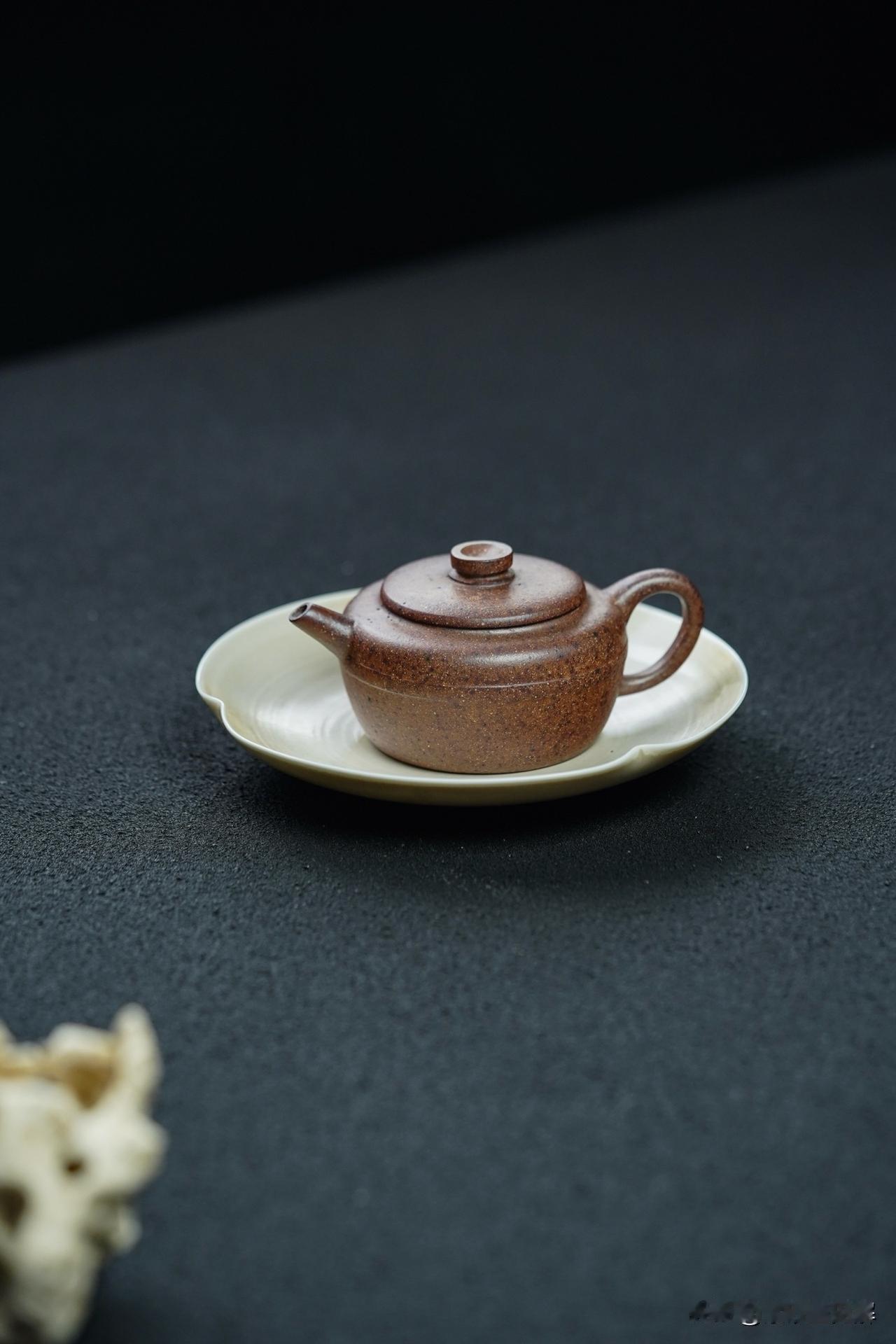 先说说泥料的真假问题：
网络上很多言论说：“‘最正宗的紫砂矿’早已封闭，(其实说