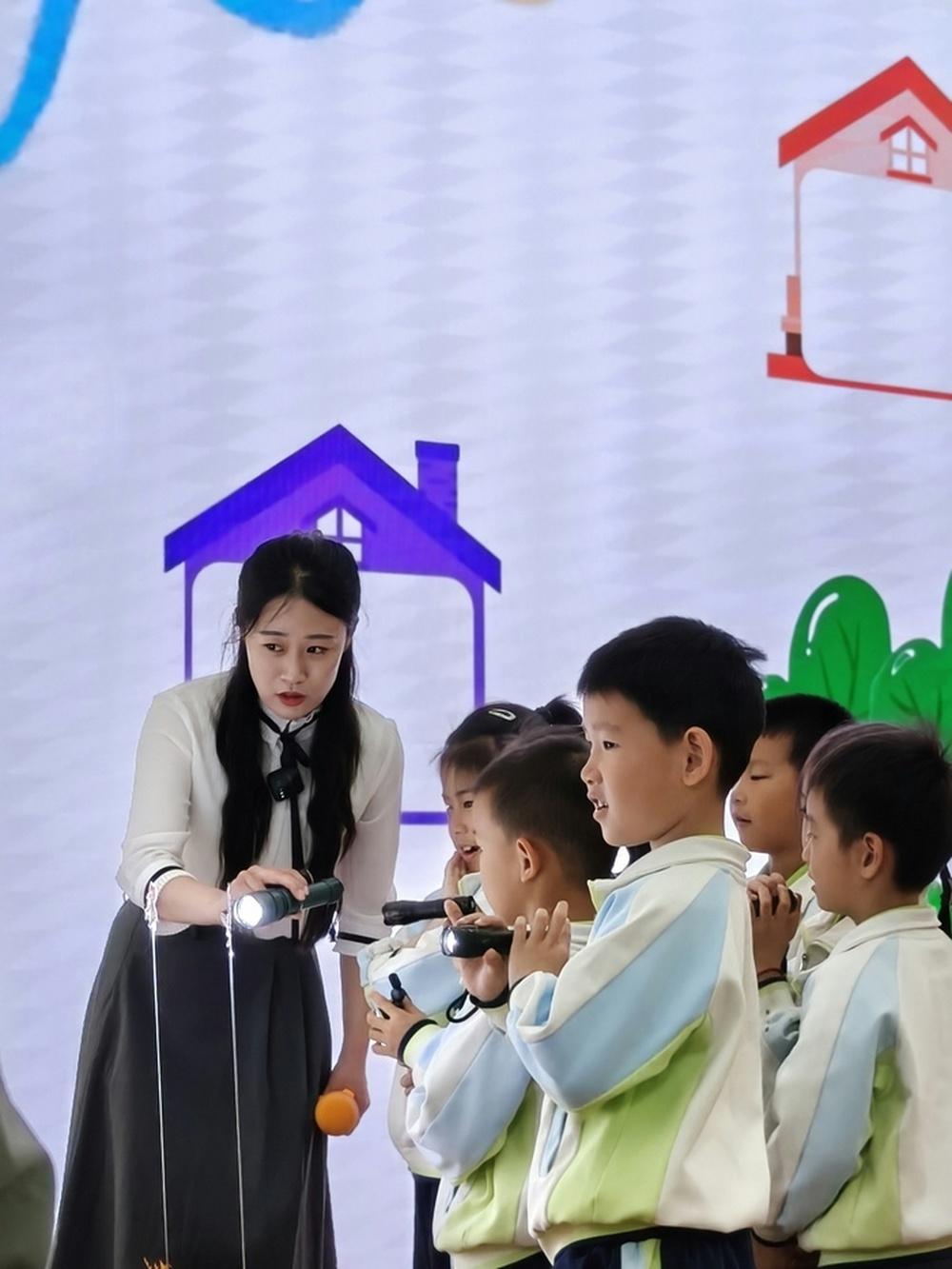 从“影子为什么总跟着我”到“光纤如何通信”！济南为学生办了一场“追光之旅”！4月