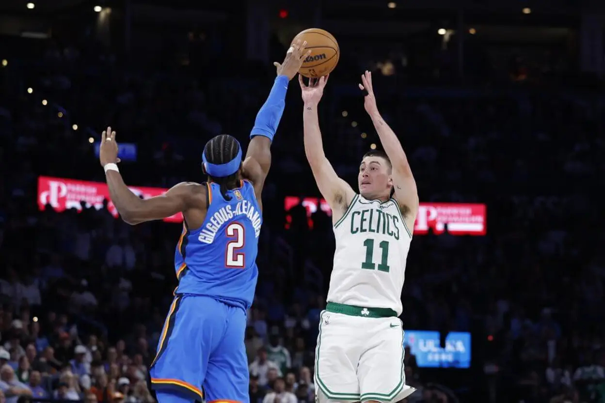 今年竞争最激烈的可能是最佳第六人凯尔登约翰逊 里德 哈克斯我觉得都有希望可惜普里