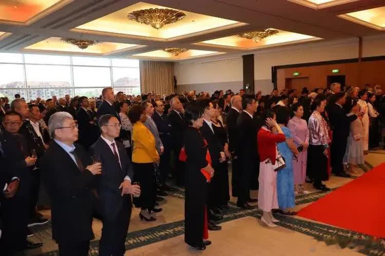 英国花44亿，拆掉华为设备。德国花165亿，拆掉华为设备。德国正在为拆除华为网络