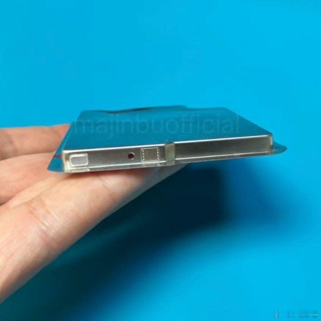 iPhone17Air电池实物曝光 2900毫安时的超薄电池，估计续航表现没有太