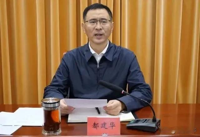 迁西县新书记火速上任，近日，河北省唐山市迁西县迎来新任县委书记。

据迁西门户网