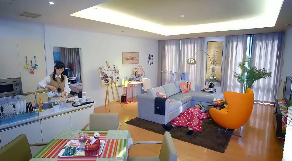 温馨小家，阳光洒满客厅，忙碌的早晨与慵懒的午后