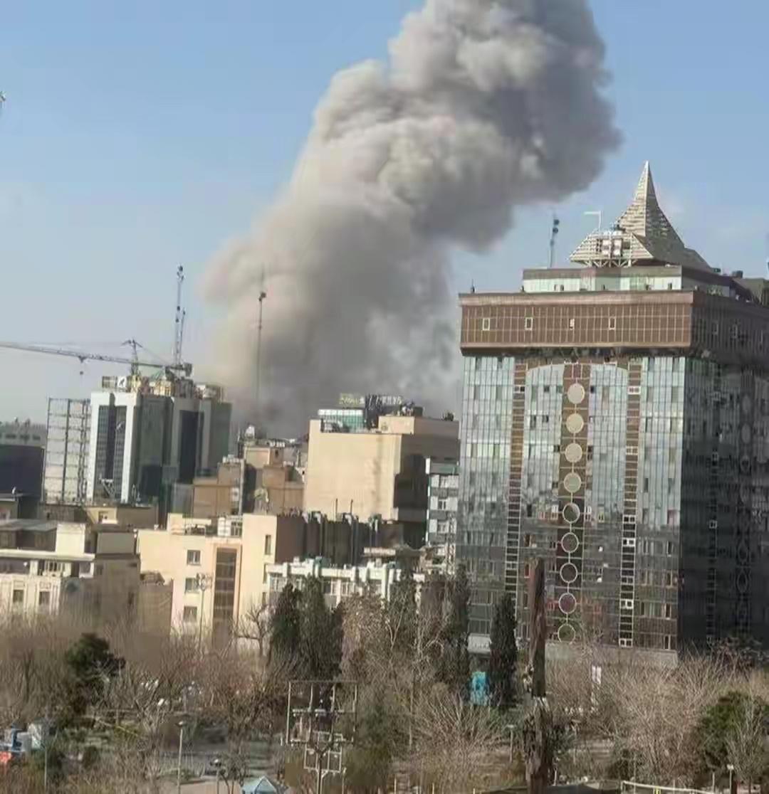 伊朗越打越猛，14座美军基地遇袭，数百名美军死伤？特朗普急了

根据伊朗方面发布