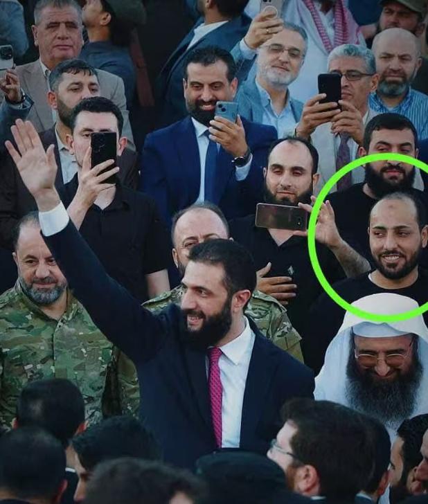 这事儿离了大谱！12月13号那天叙利亚帕尔米拉的一个基地会议室里，美军小队刚跟当