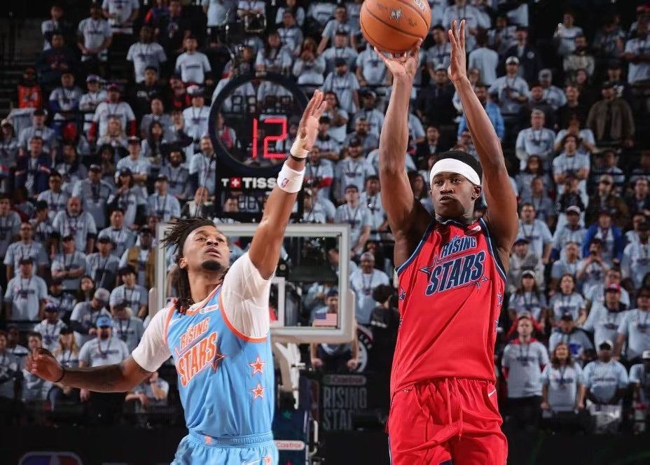 全票当选！埃奇库姆斩获新秀赛MVP 两战共砍23分上演双绝杀！nba常规赛篮球 