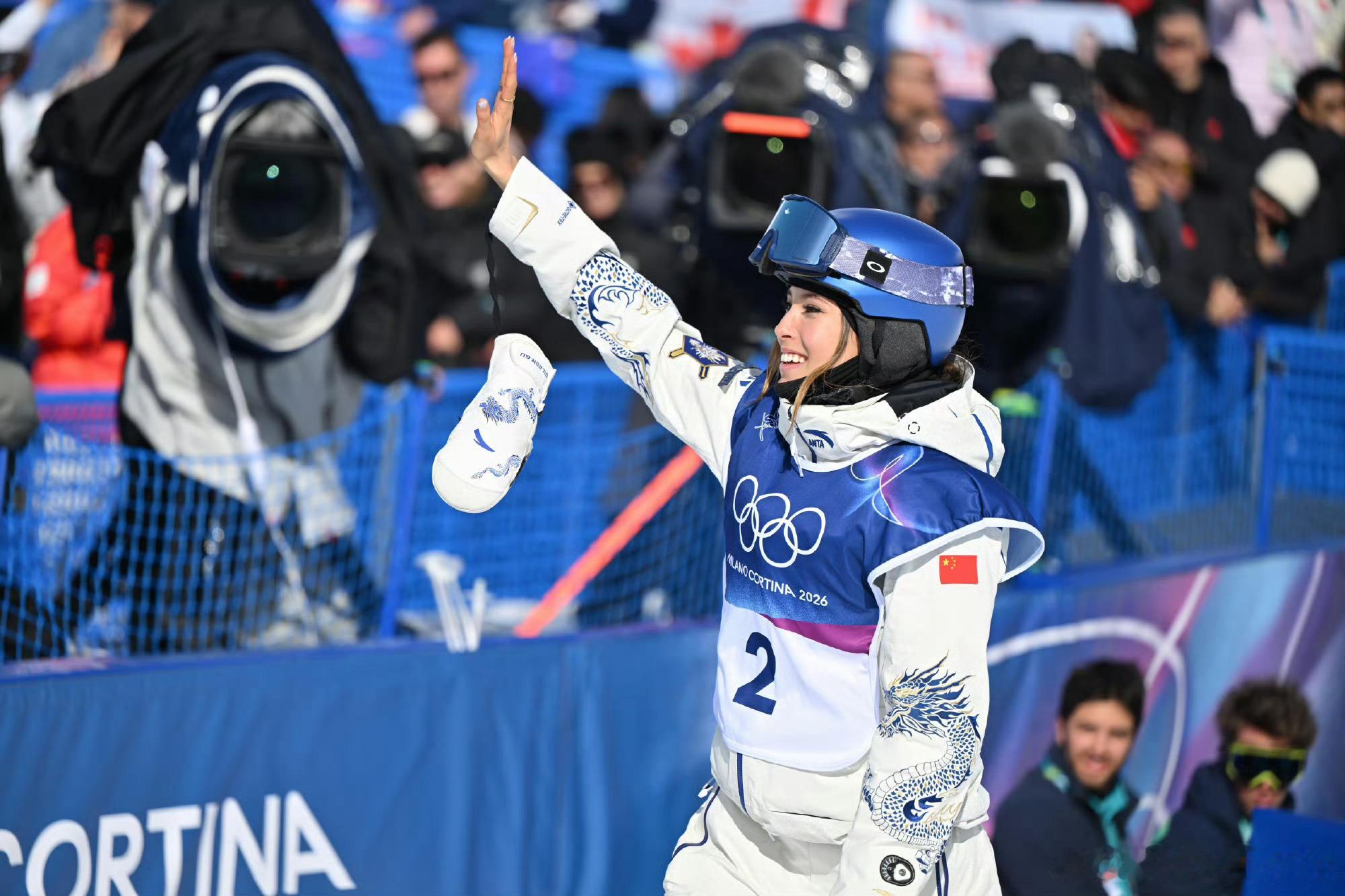 谷爱凌发博悼念奶奶谷爱凌晒与奶奶旧合照 谷爱凌晒照悼念奶奶并配文：“为了她 ❤️