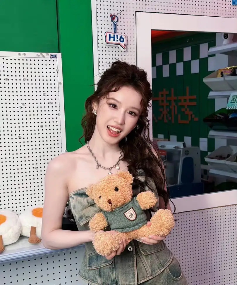 我能接受，张雅琪不干活，但真的接受不了她，你不干活就算啦，但是你为什么啥热闹都要