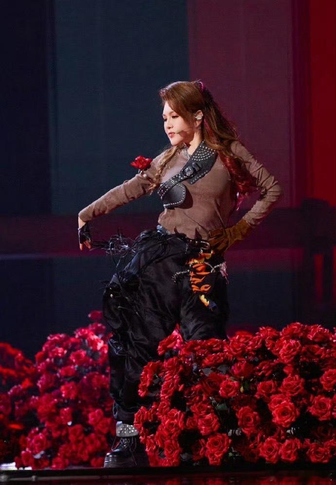 谢娜 乘风2026名场面+1！谢娜喊乌兰图雅小图雅，温柔又治愈，姐姐们的情谊太让