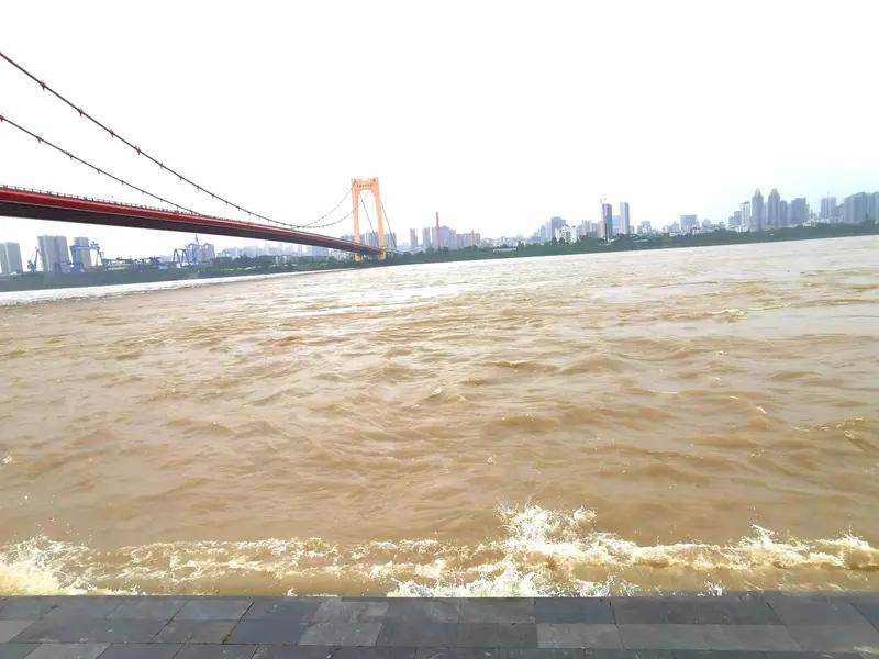 滚滚长江水，邀您对下联