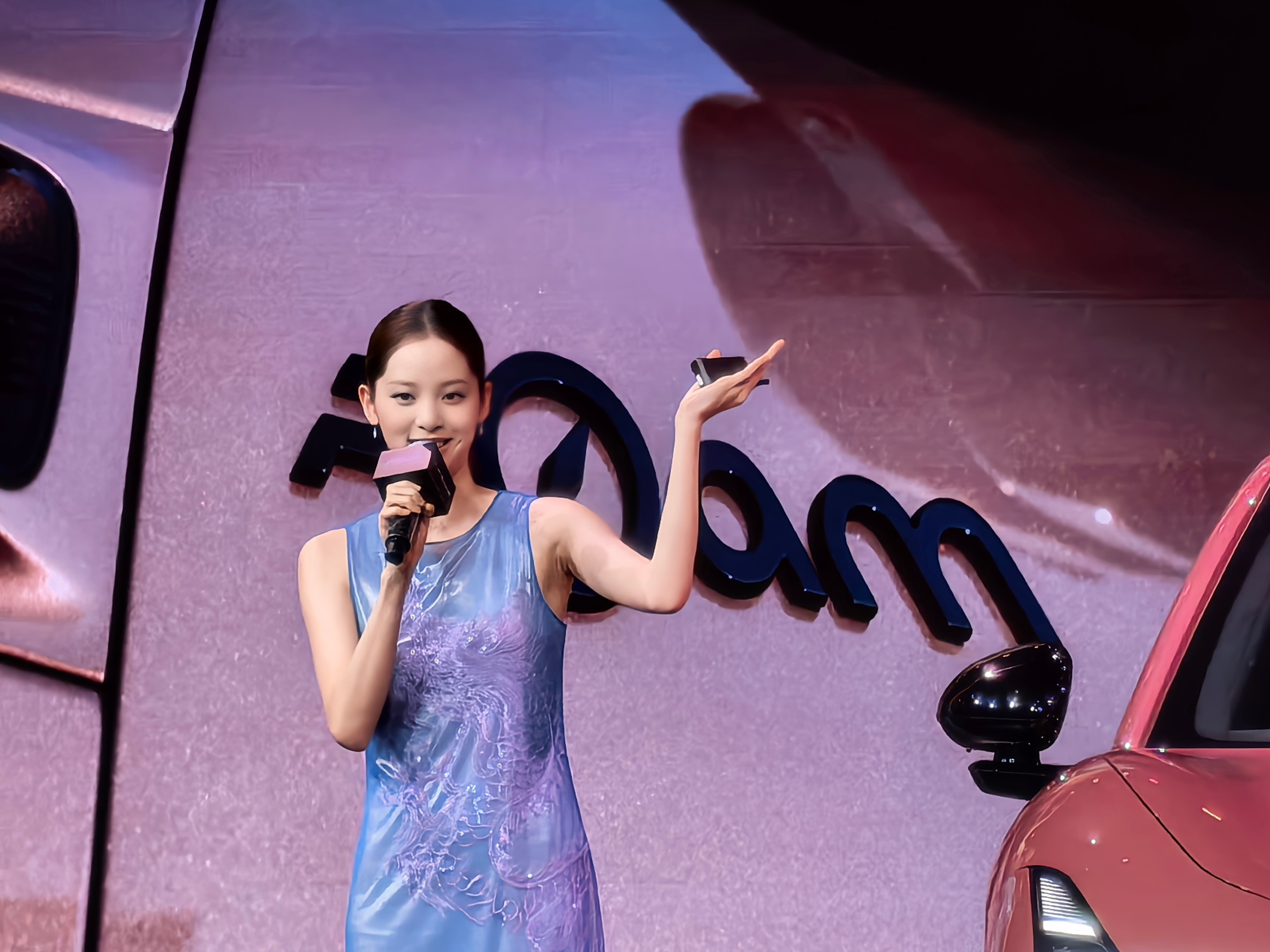 娜娜来了，真好看啊，和 MONA L03 绝配小鹏monal03更懂年轻人