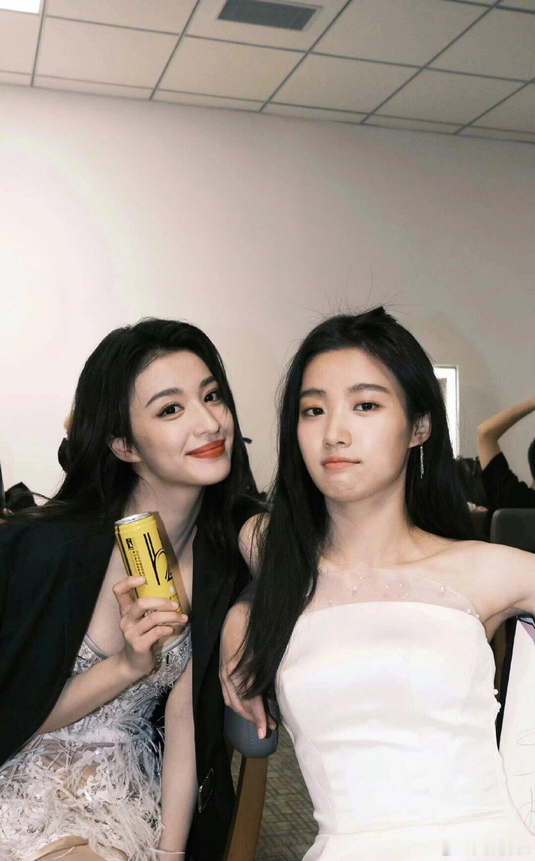 卢昱晓进娱乐圈原来是为了和美女贴贴 ​​​