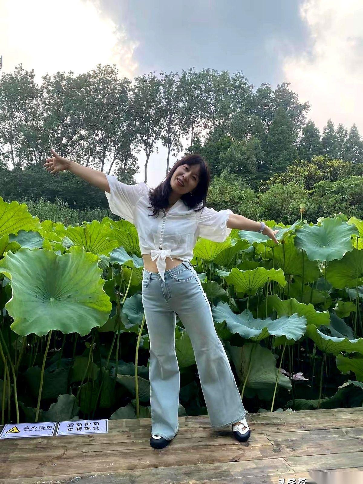 我老姨的电话，像个炸雷一样砸过来。
她在那头几乎是吼着说的：“只要性别不一样，就