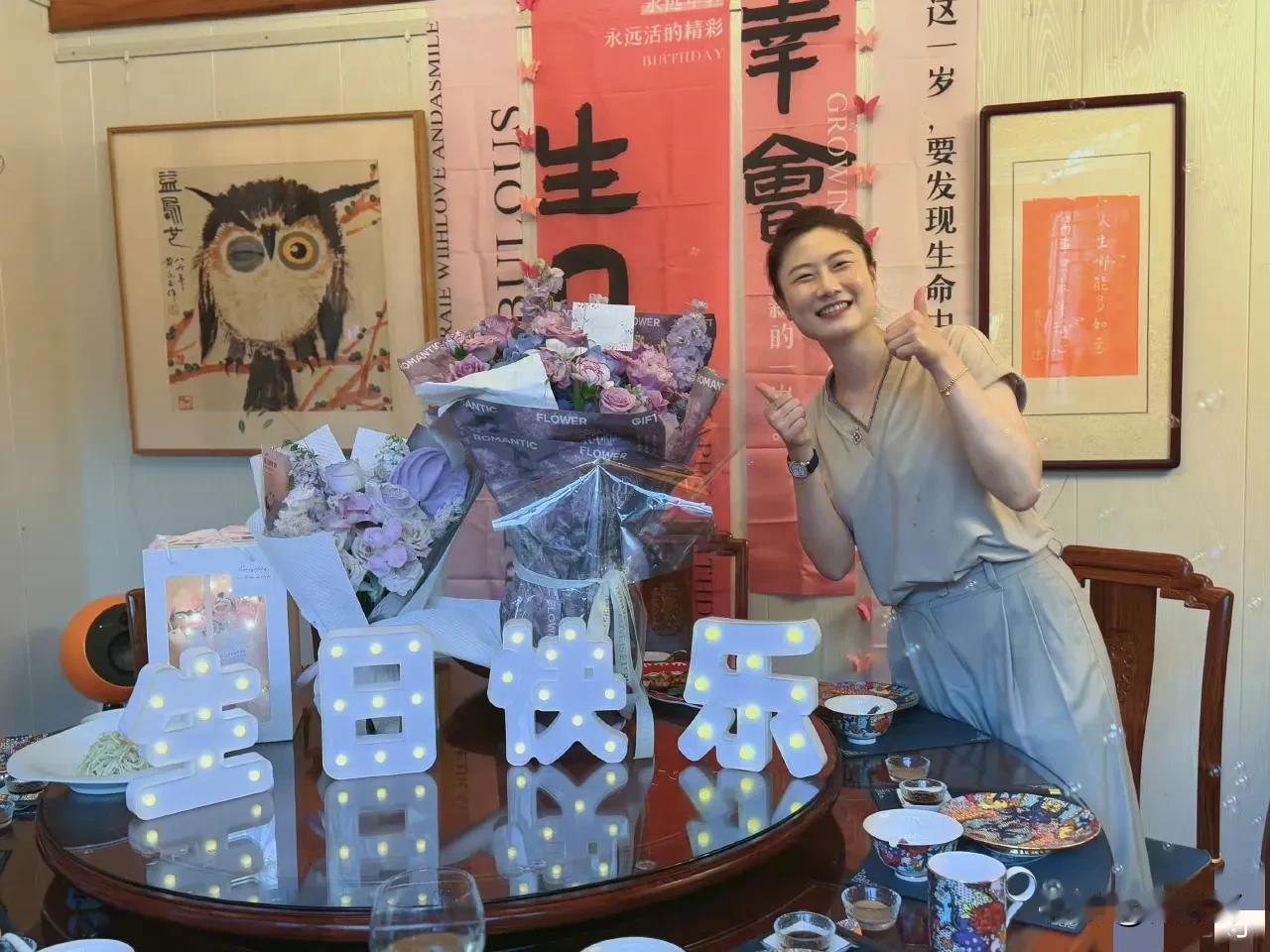 丁宁迎来了35岁生日，个人问题成了球迷关注的焦点！
她在社交媒体晒出来过生日的幸