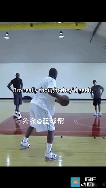奥拉朱旺传授同一个篮球动作，看看这些NBA球员谁学的最好......[吃瓜群众]