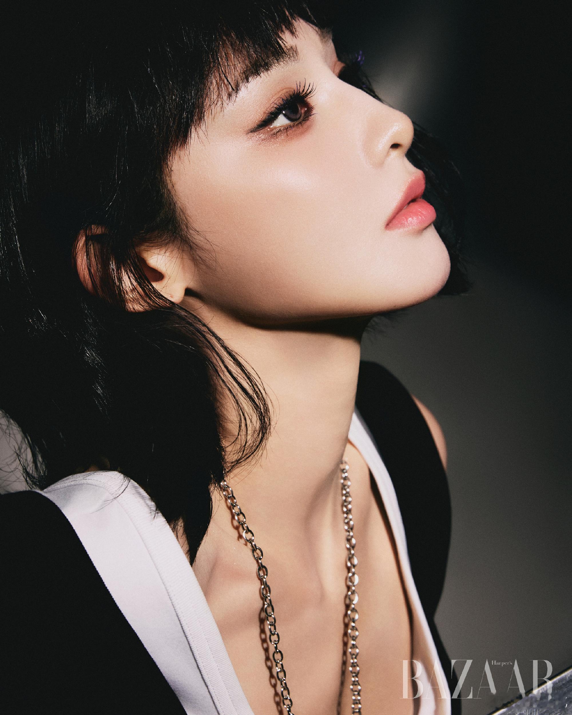 彭小苒越南芭莎新年封彭小苒真的美出新高度！登越南芭莎新年封面，造型又仙又高级，表