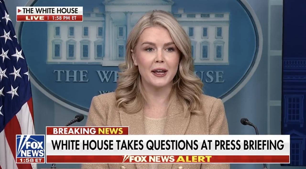 白宫发言人莱维特承认美国海军第二次轰炸故意炸死受伤的平民，但是把责任推给海军行动