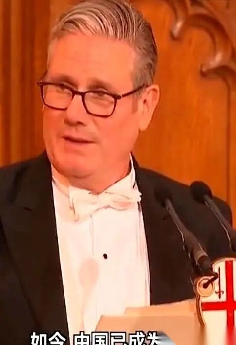 英国首相，终于当着全世界的面，把那句心里话给说出来了。
他说，中国，是世界三大强