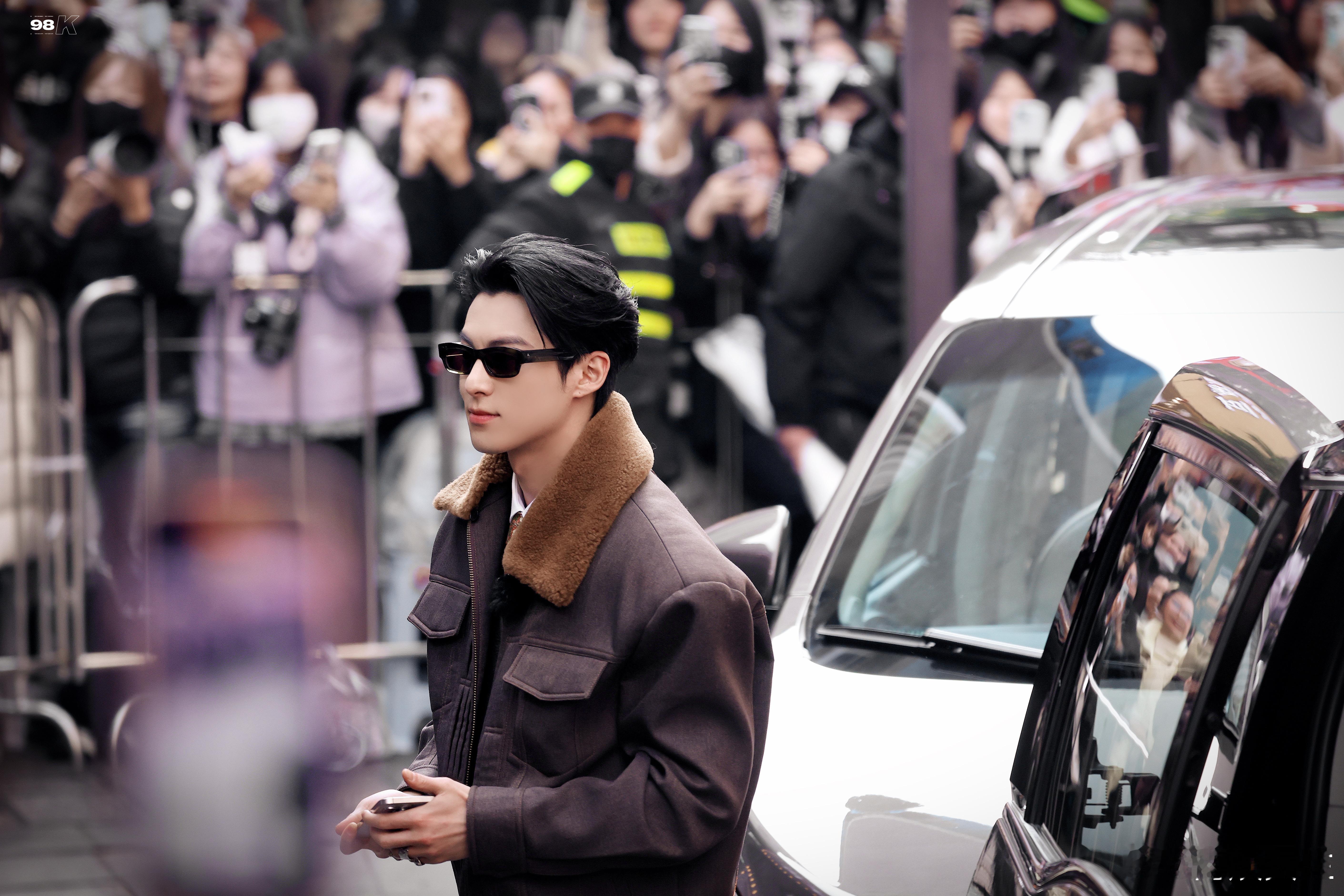 77年黄晓明喊72年王鹤棣爸爸叔 辈分乱成一锅粥！77 年的人喊 72 年的人叔